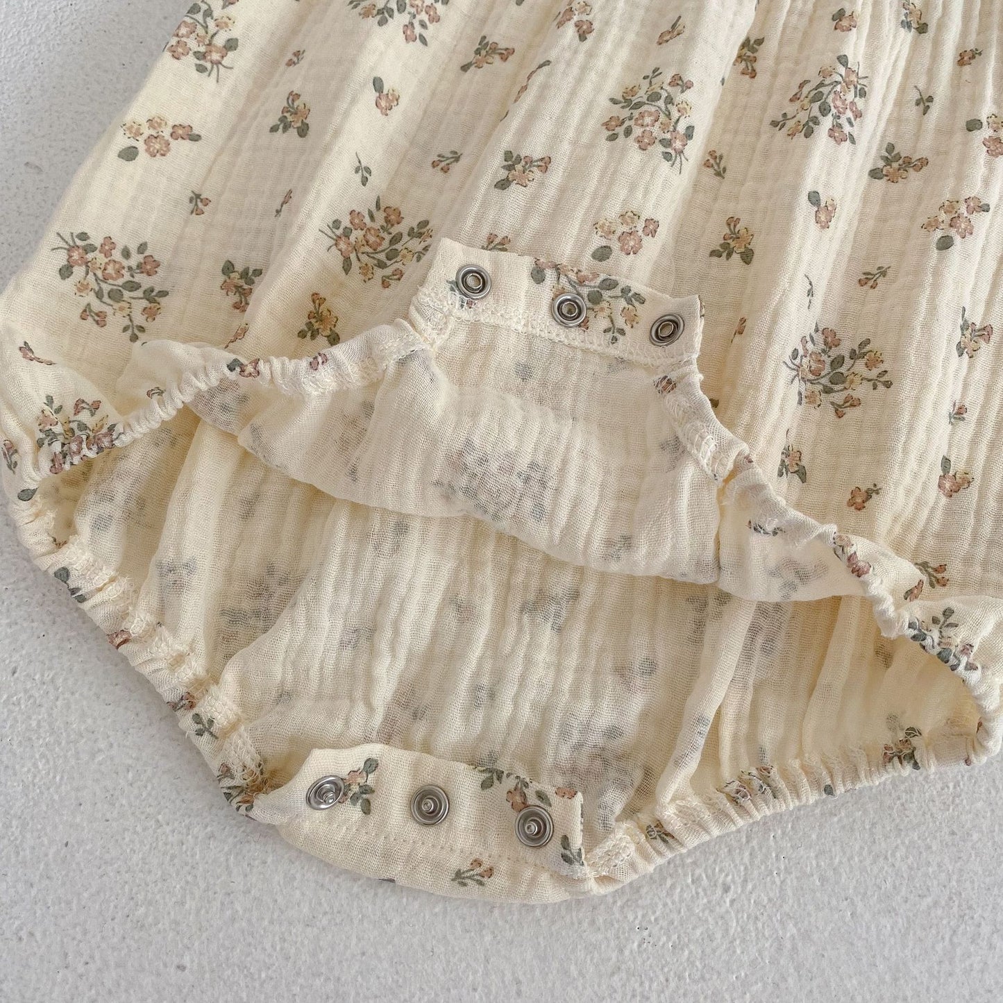 Adorable SummerBaby Dress: Blossom in Style with Our Fragmented Flower Collection