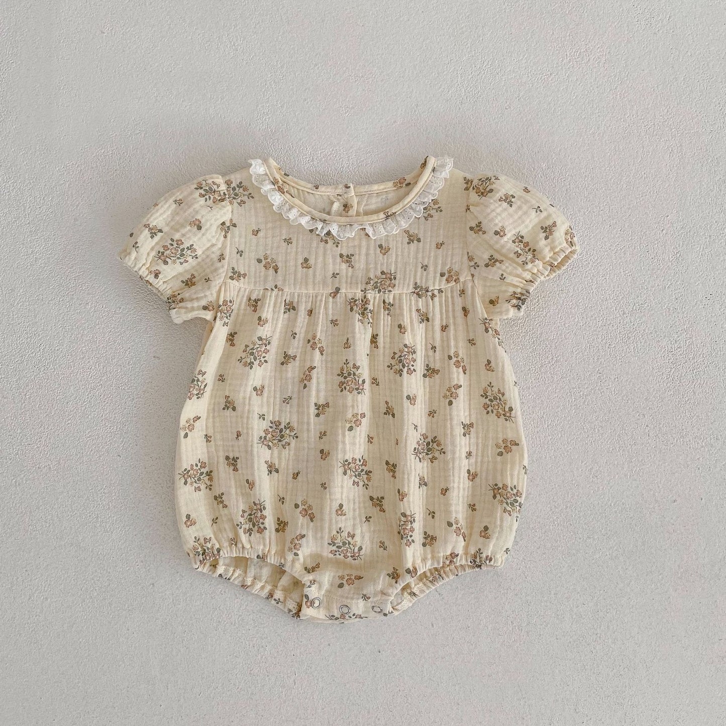 Adorable SummerBaby Dress: Blossom in Style with Our Fragmented Flower Collection