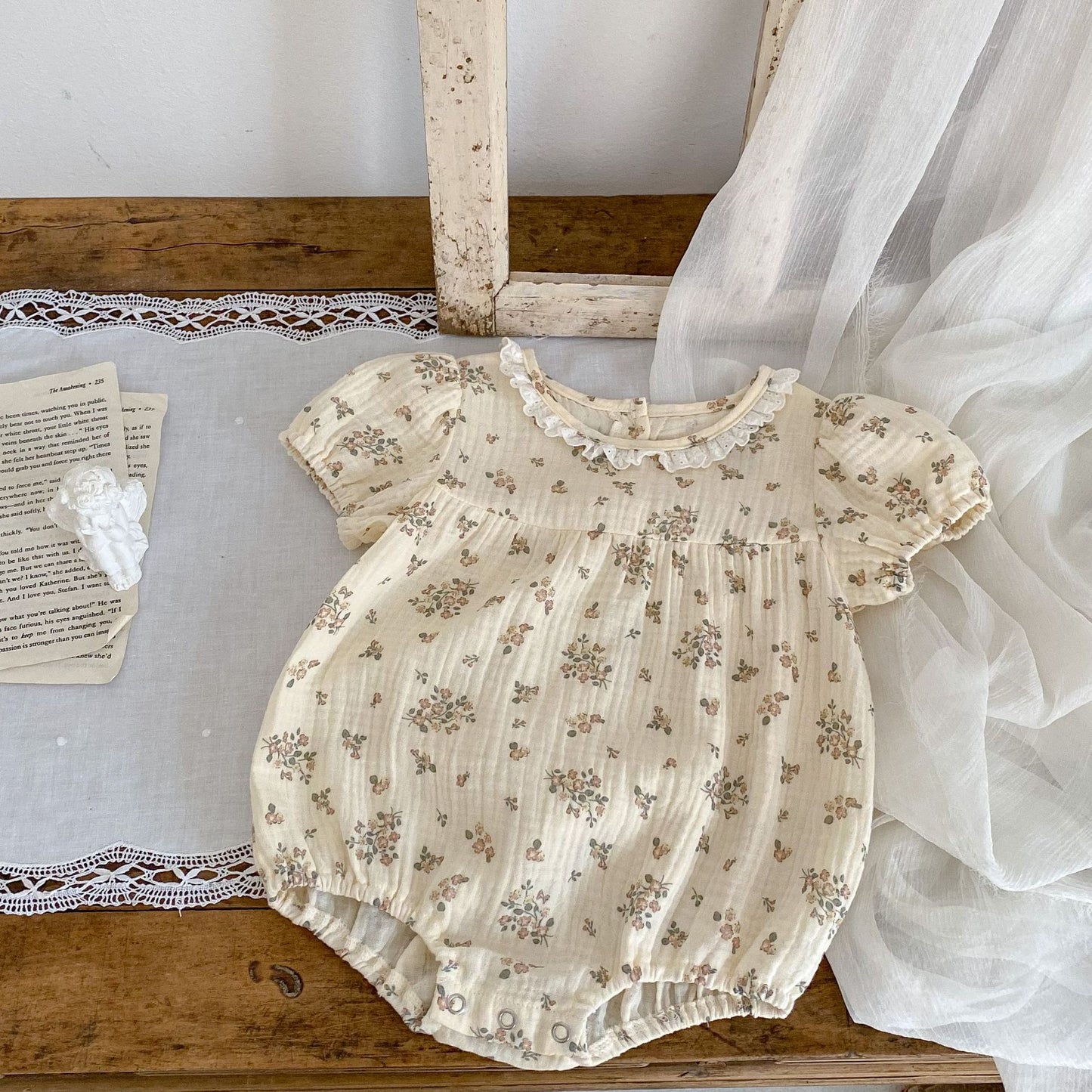 Adorable SummerBaby Dress: Blossom in Style with Our Fragmented Flower Collection
