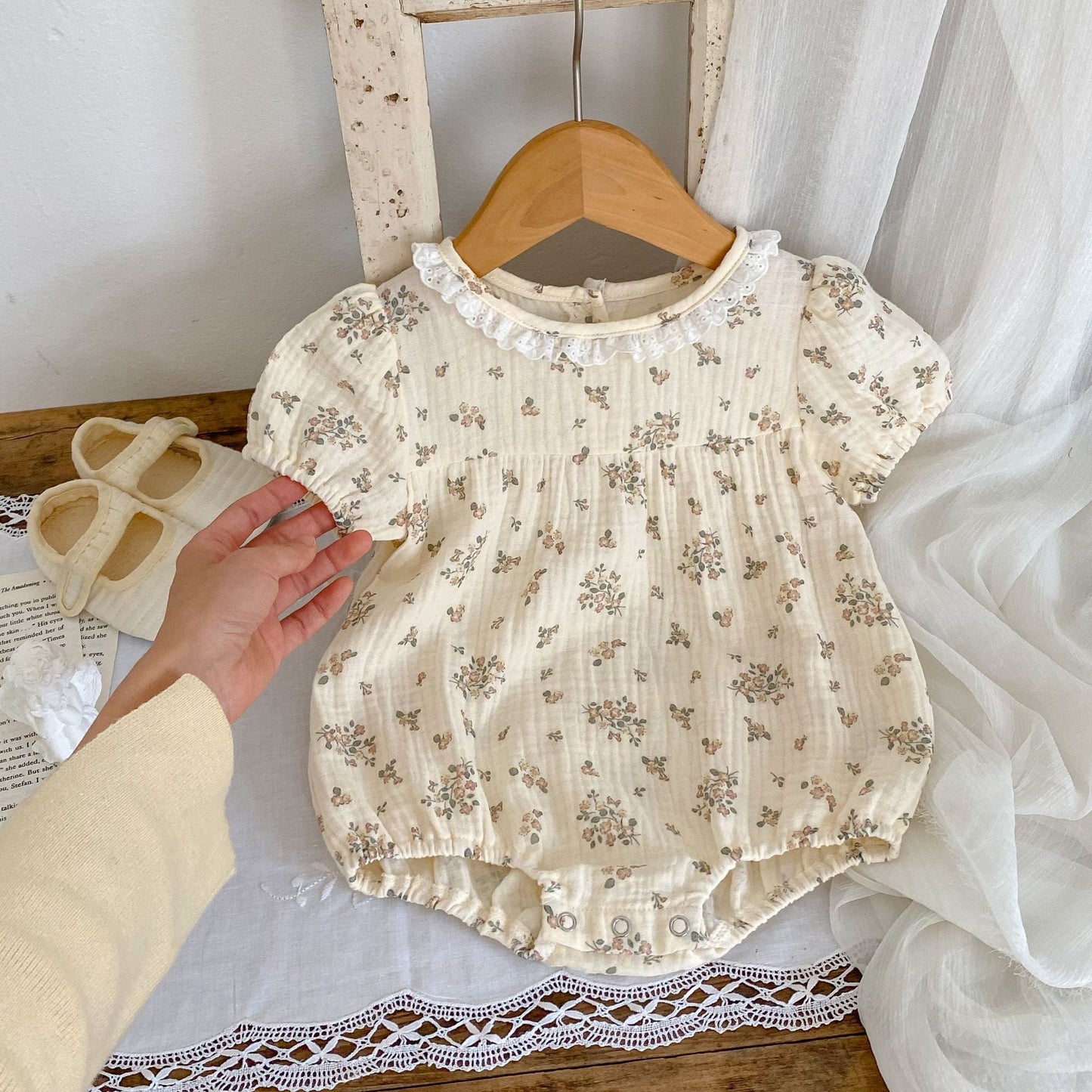 Adorable SummerBaby Dress: Blossom in Style with Our Fragmented Flower Collection