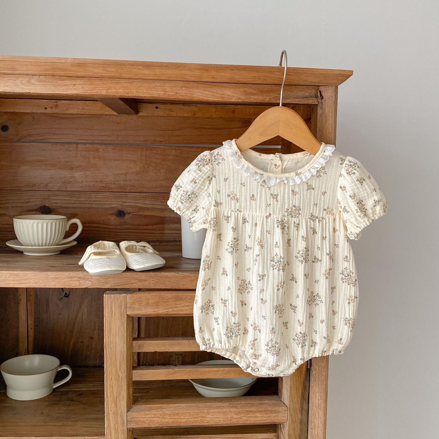 Adorable SummerBaby Dress: Blossom in Style with Our Fragmented Flower Collection