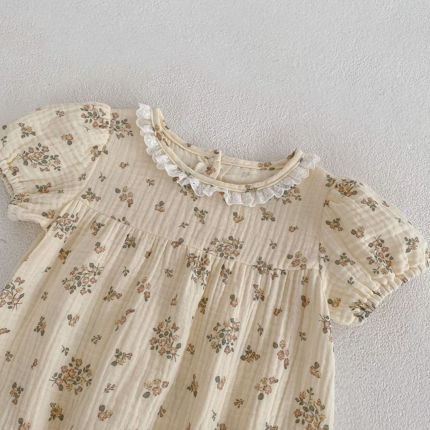 Adorable SummerBaby Dress: Blossom in Style with Our Fragmented Flower Collection
