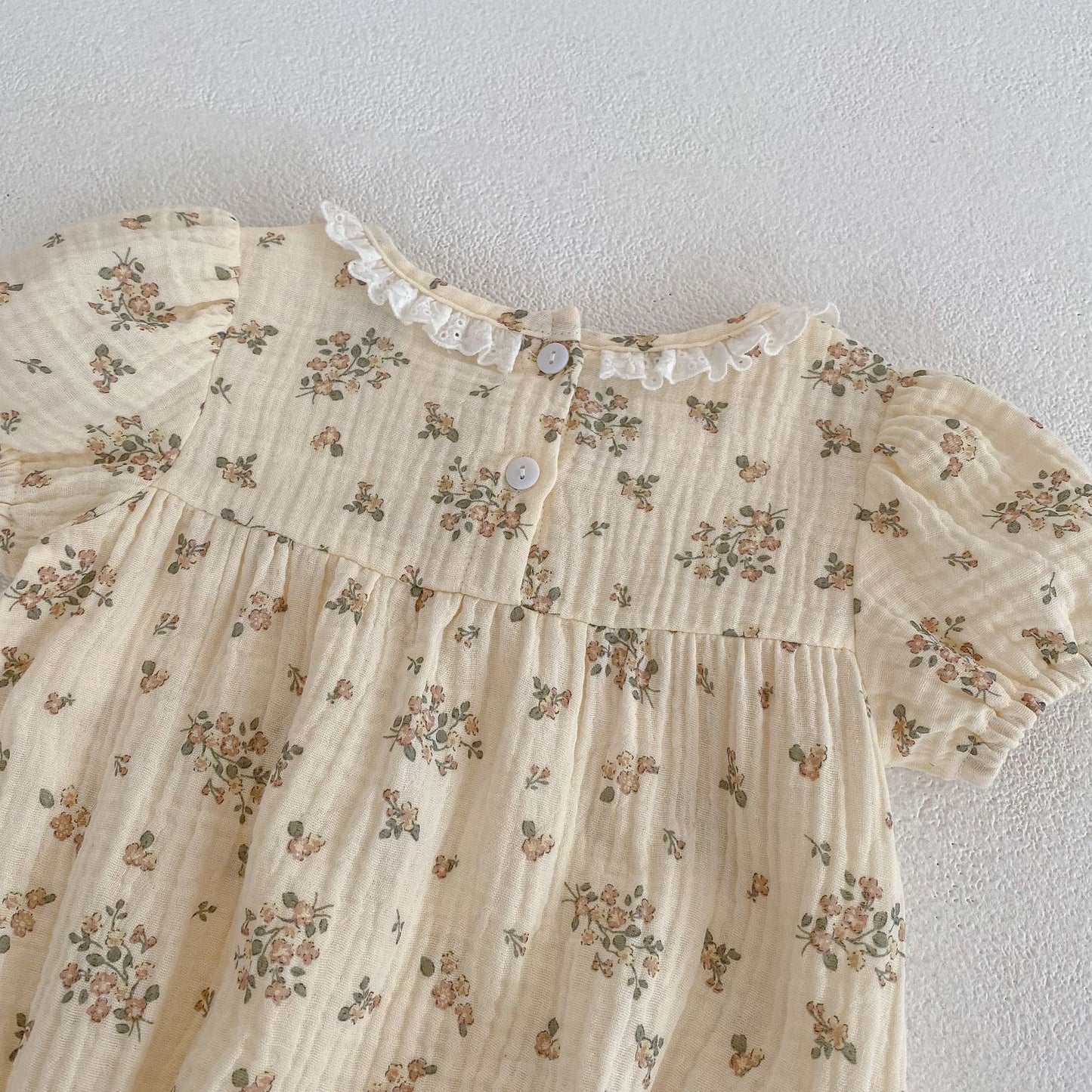 Adorable SummerBaby Dress: Blossom in Style with Our Fragmented Flower Collection
